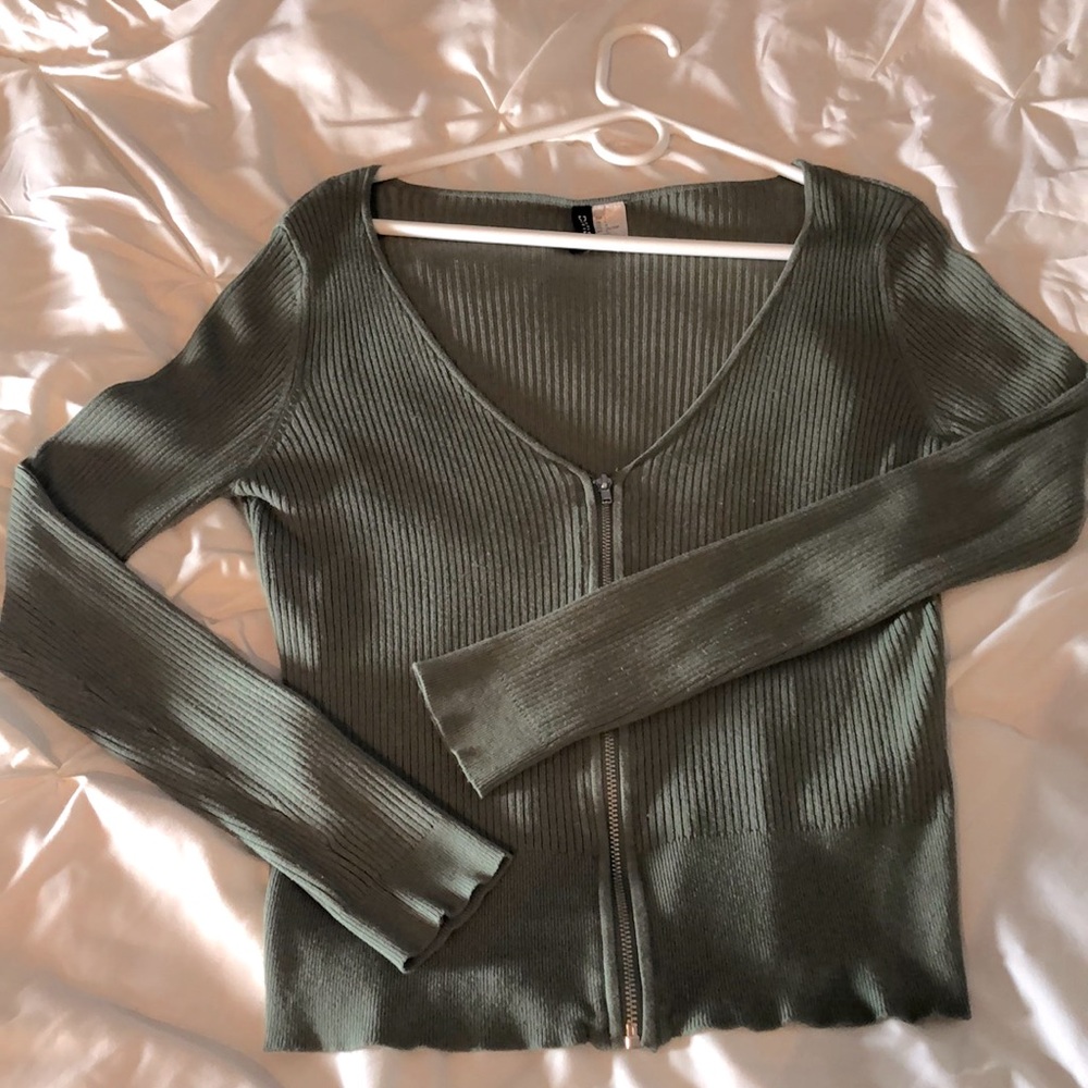 🙂Zip up sweater top